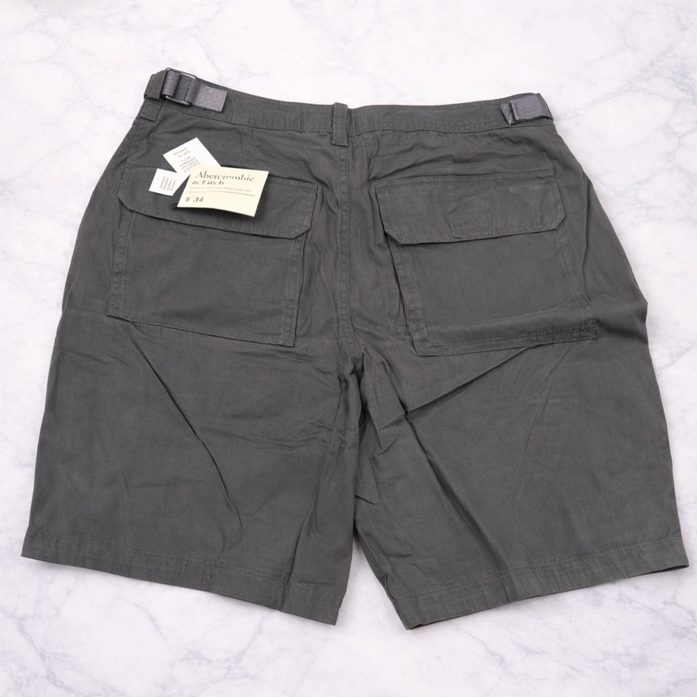 Abercrombie & Fitch Paratroop Stretch Cargo Shorts Gray Mens 34 NWT - Picture 2 of 3
